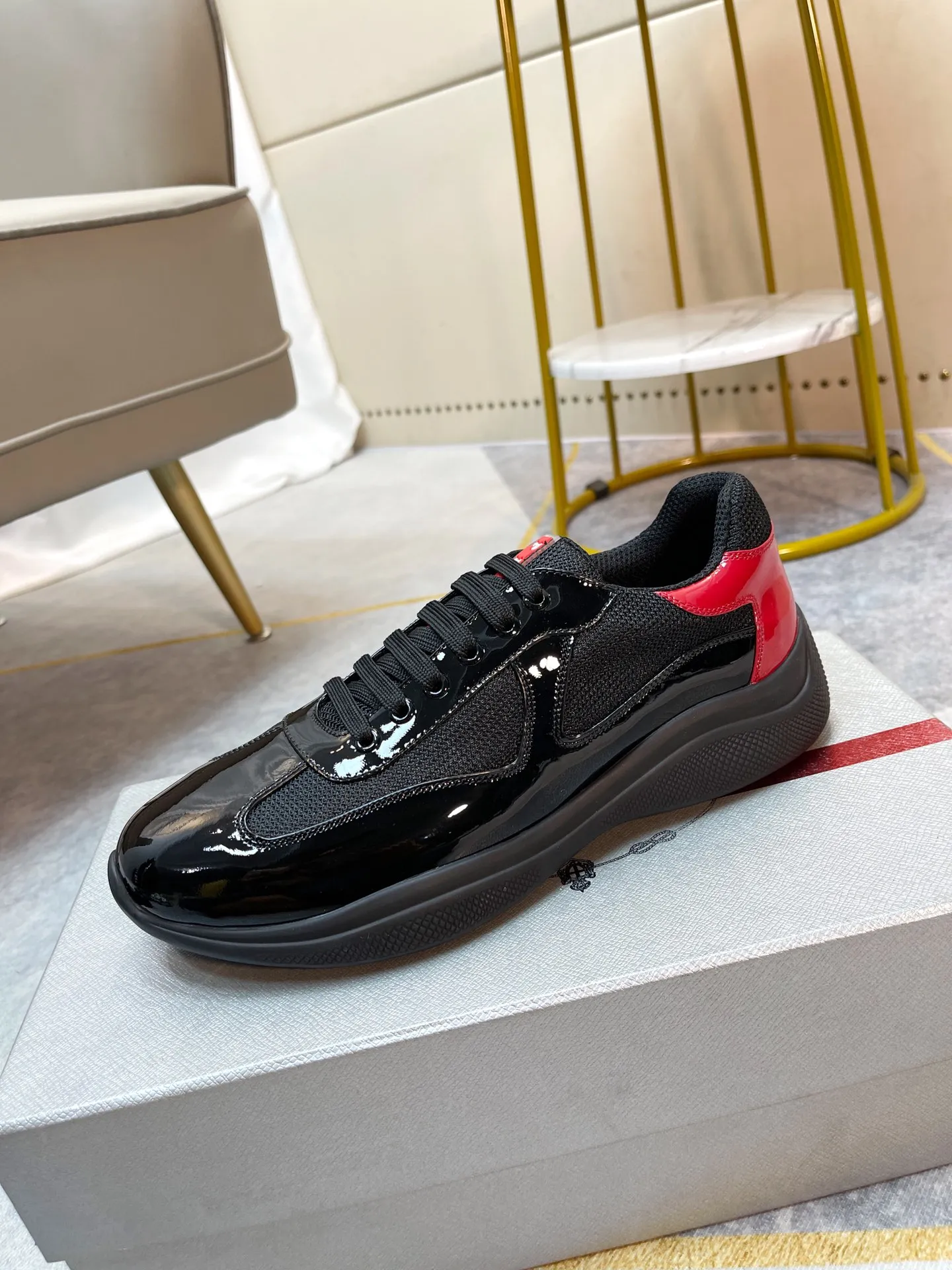 P680👟👟 Prada soft rubber and Bike fabric sports America’sCuP sneakers with Prada style have been redesigned, new fabrics and colors inject a new contemporary spirit into them. Size / 35-44 45 46 can be customized and non-returnable.